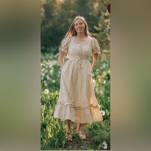 Storia Cream Floral Midi Dress
